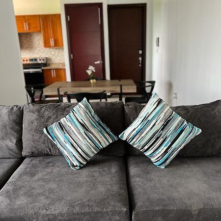 Metcalfe Luxury One Bedroom Suite Kingston Esterno foto
