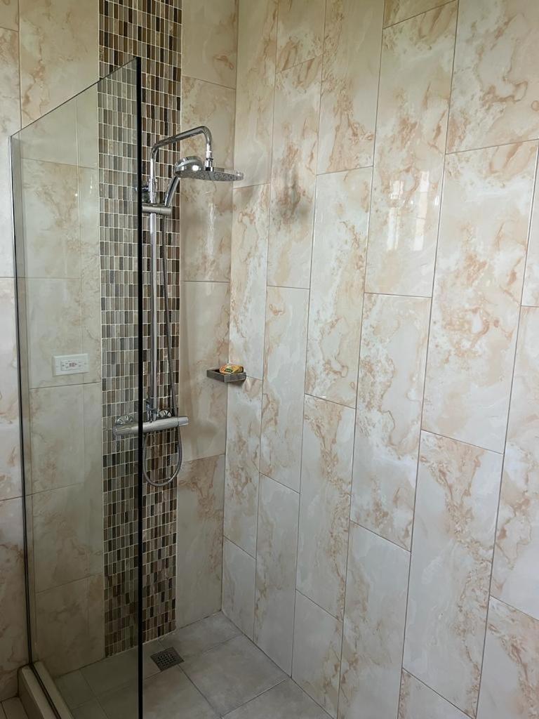 Metcalfe Luxury One Bedroom Suite Kingston Esterno foto