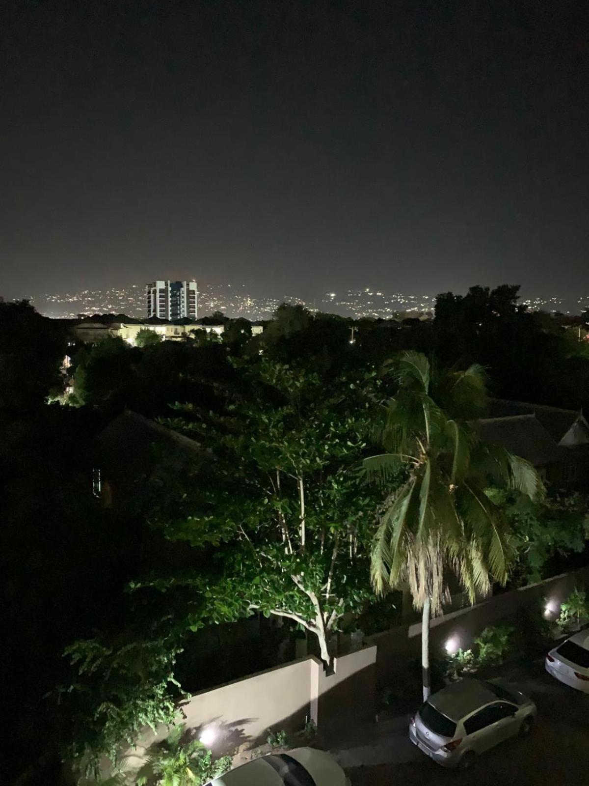 Metcalfe Luxury One Bedroom Suite Kingston Esterno foto